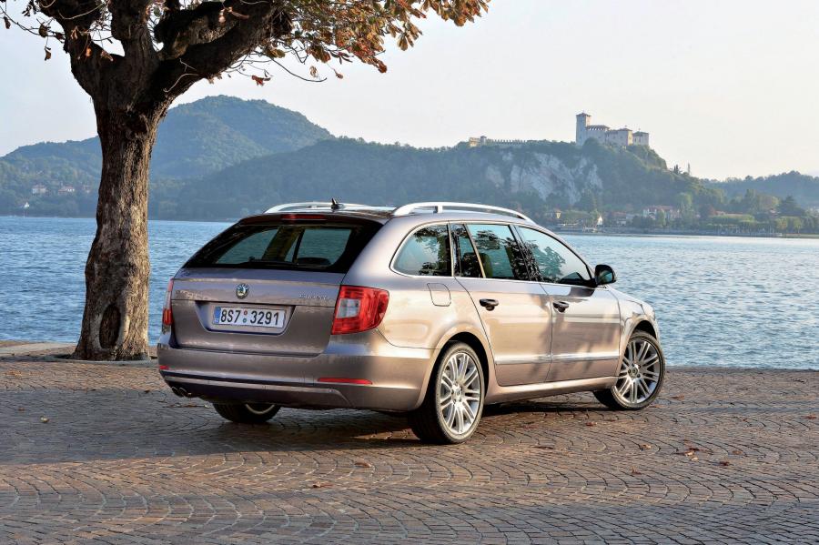  Skoda Superb Combi 2009 года  (фото 45 из 74)